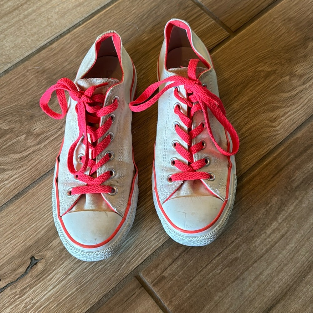 Converse White and Hot pink size women’s 8